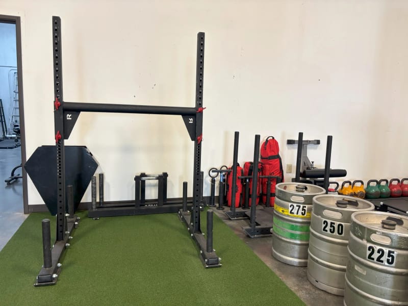 Yoke and farmer carry equipment for strongman training